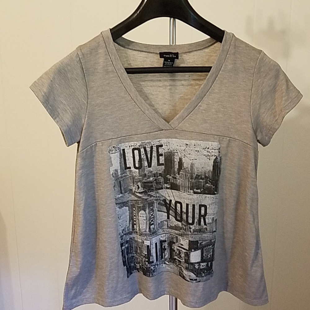 ❣️Rue 21 "Love Your Life" Graphic Tee ❣️